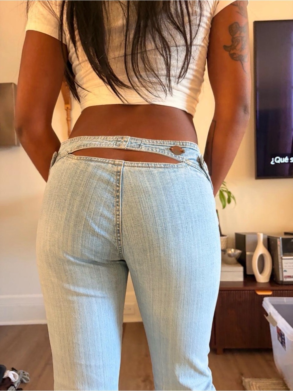 INSANE back cutout jeans with no back pockets